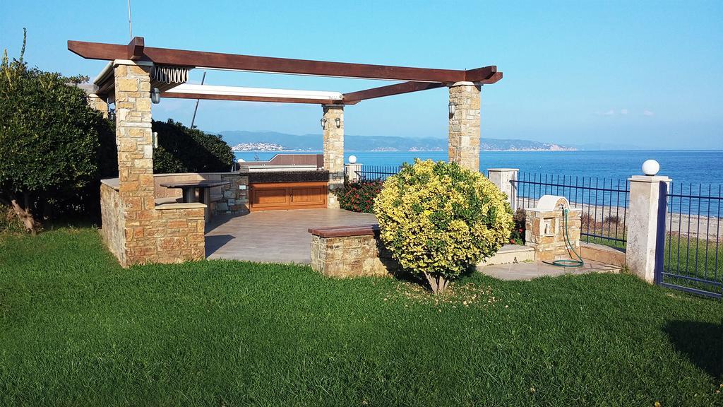 Villa Nefeli - Akti Salonikiou A Ayios Nikolaos Bagian luar foto