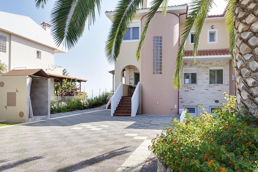 Villa Nefeli - Akti Salonikiou A Ayios Nikolaos Bagian luar foto